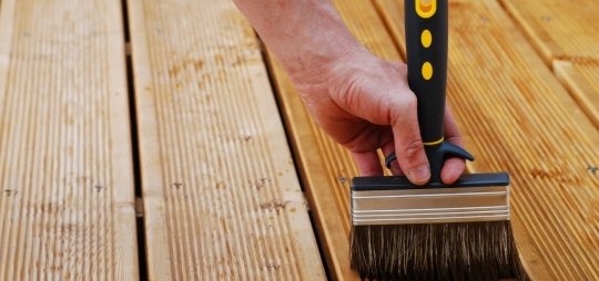 Comment entretenir une terrasse bois ? 